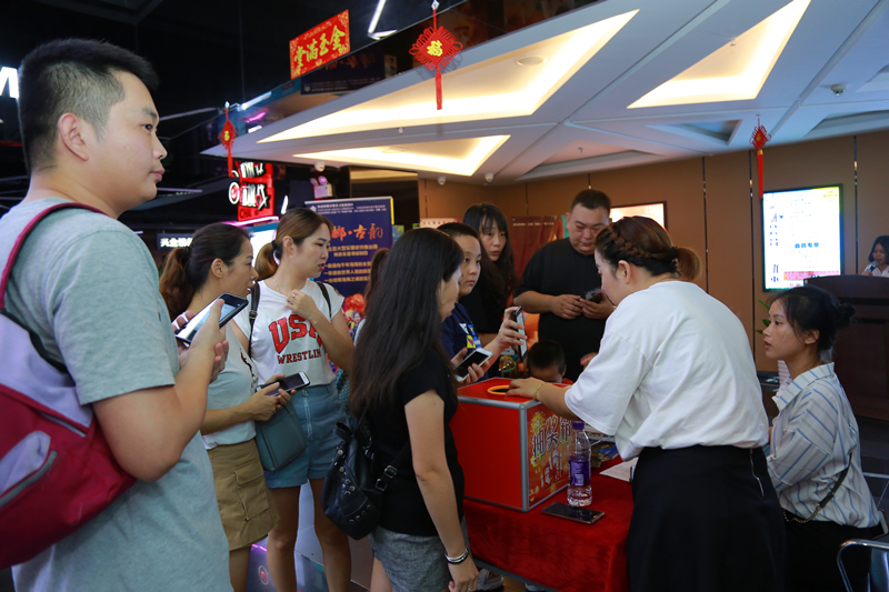 1、檳榔谷景區(qū)包場三亞吉影香港影城，免費邀請數(shù)百名游客朋友看電影