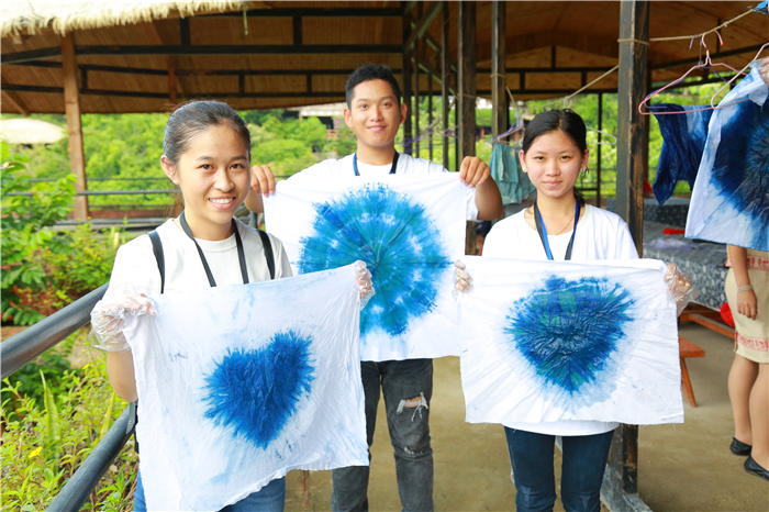 9、柬埔寨華裔青少年走進(jìn)檳榔谷 “中國(guó)尋根之旅”探尋黎苗風(fēng)情