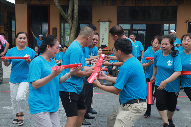 3、300名老同學分別40載 檳榔谷聚首重溫激情歲月