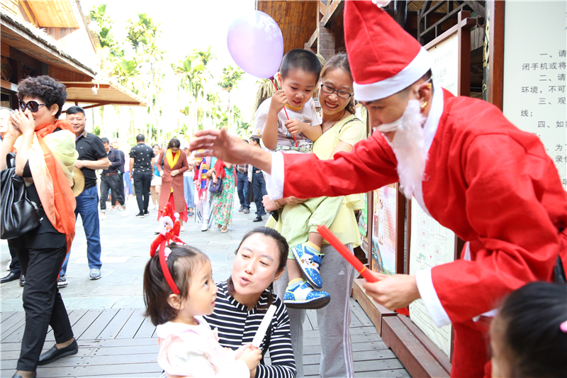 2、往年景區(qū)圣誕精彩活