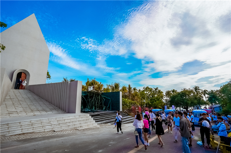 婚紗攝影機構負責人參觀大小洞天婚拍基地