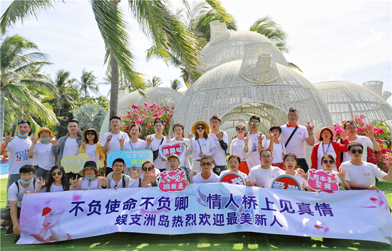 新人們走進(jìn)蜈支洲島觀光游覽 新人們走進(jìn)蜈支洲島觀光游覽