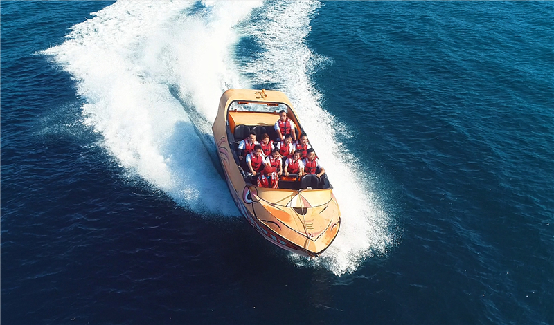 新人們體驗(yàn)蜈支洲島熱門項(xiàng)目動感飛艇(2) 新人們體驗(yàn)蜈支洲島熱門項(xiàng)目動感飛艇(2)