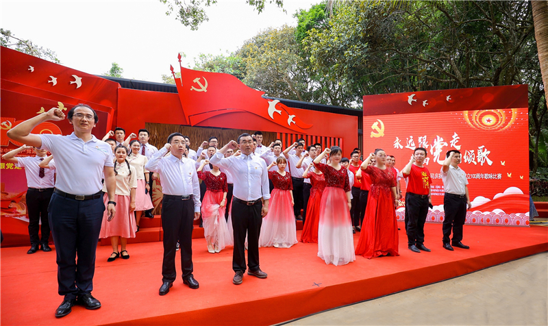 現場黨員同志莊嚴宣誓